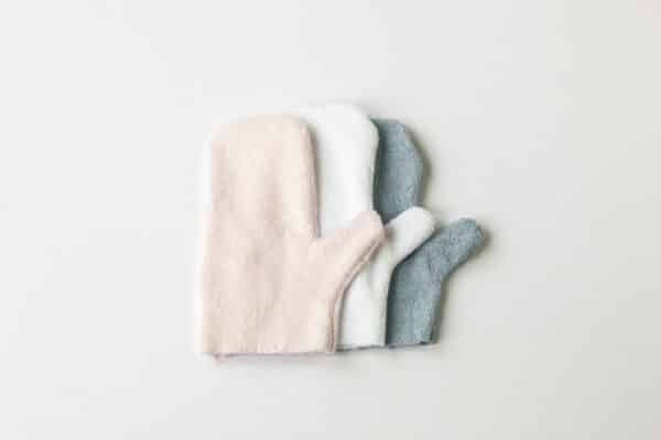 Young Woofians Eco Friendly Reversible Wash Mitts - White